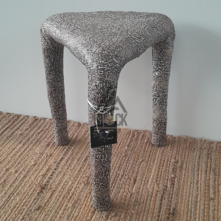 Table en papier maché - 12 pièces