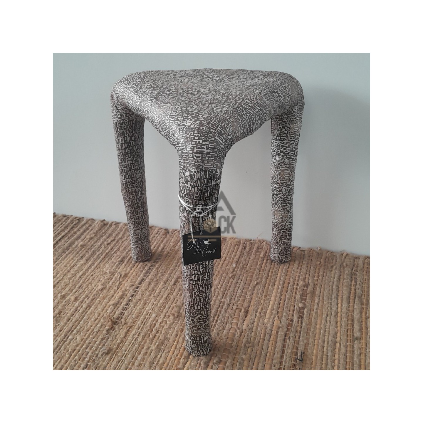 Table en papier maché - 12 pièces