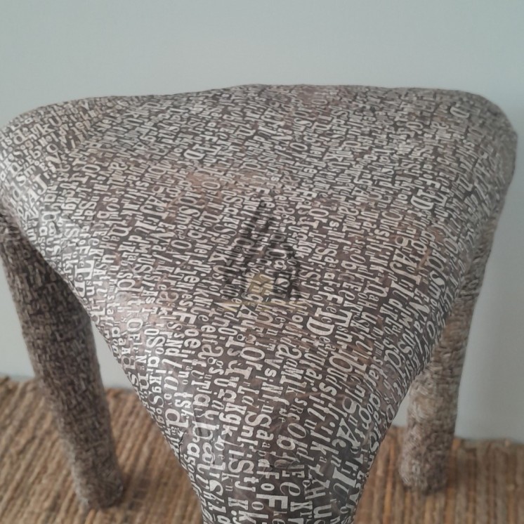 Table en papier maché - 12 pièces