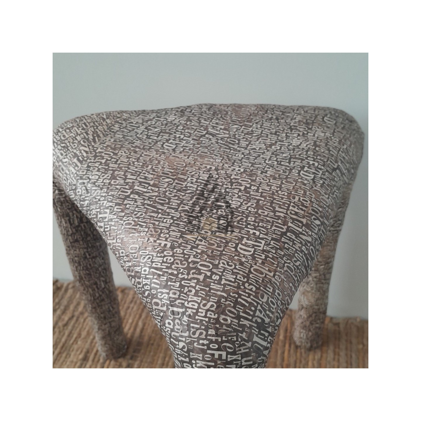 Table en papier maché - 12 pièces