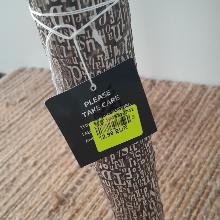 Table en papier maché - 12 pièces