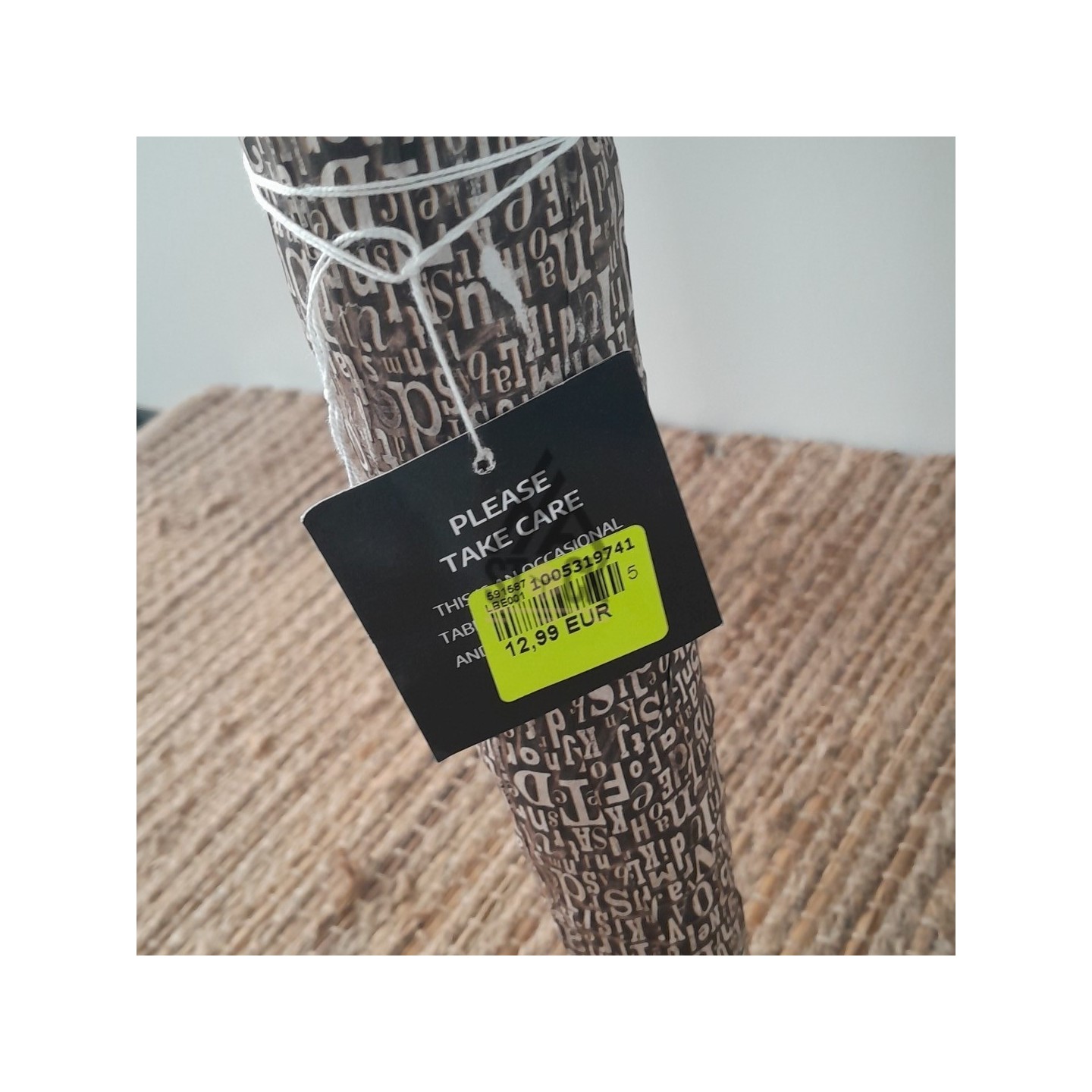 Table en papier maché - 12 pièces