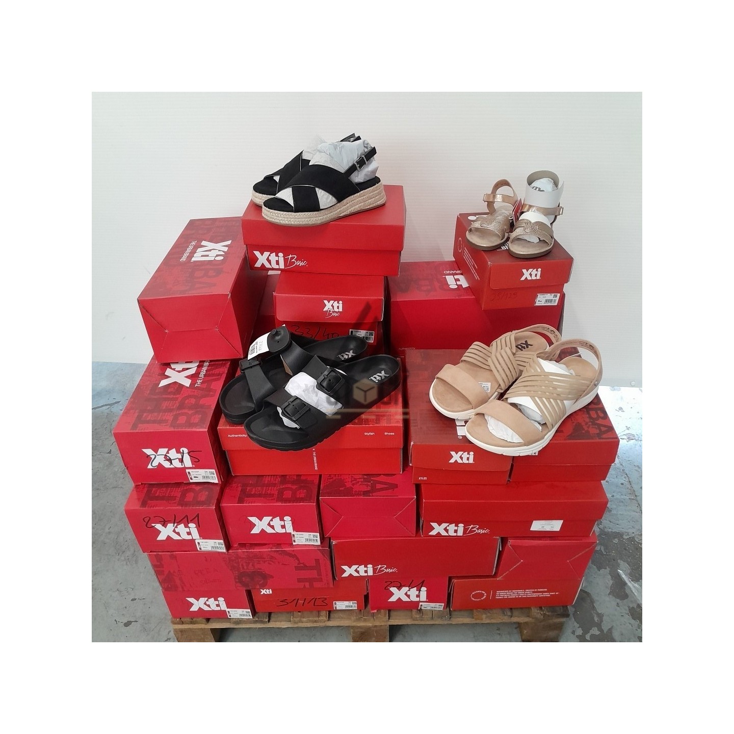 CHAUSSURE ÉTÉ en boite - XTI  - 30 paires