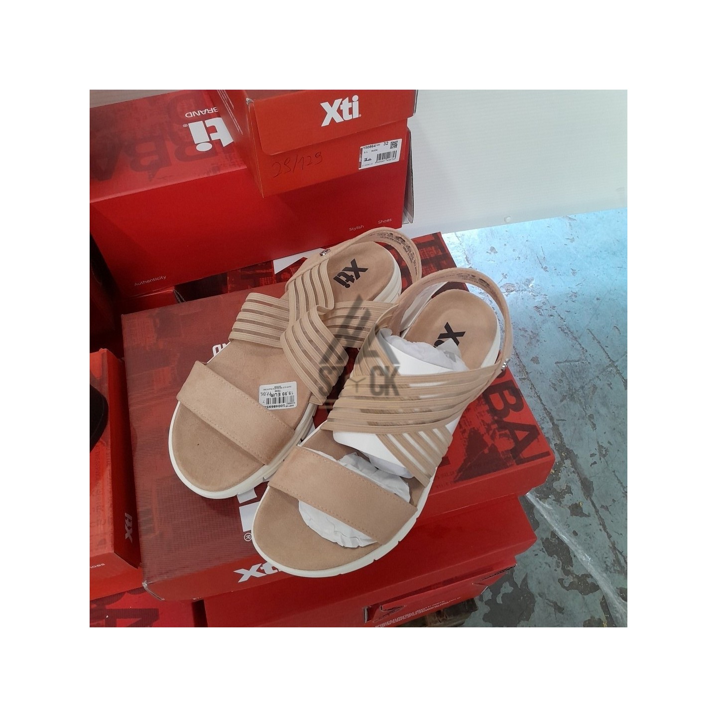 CHAUSSURE ÉTÉ en boite - XTI  - 30 paires