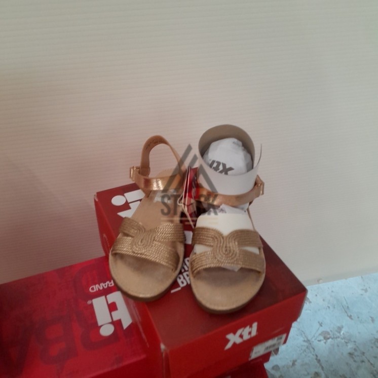 CHAUSSURE ÉTÉ en boite - XTI  - 30 paires