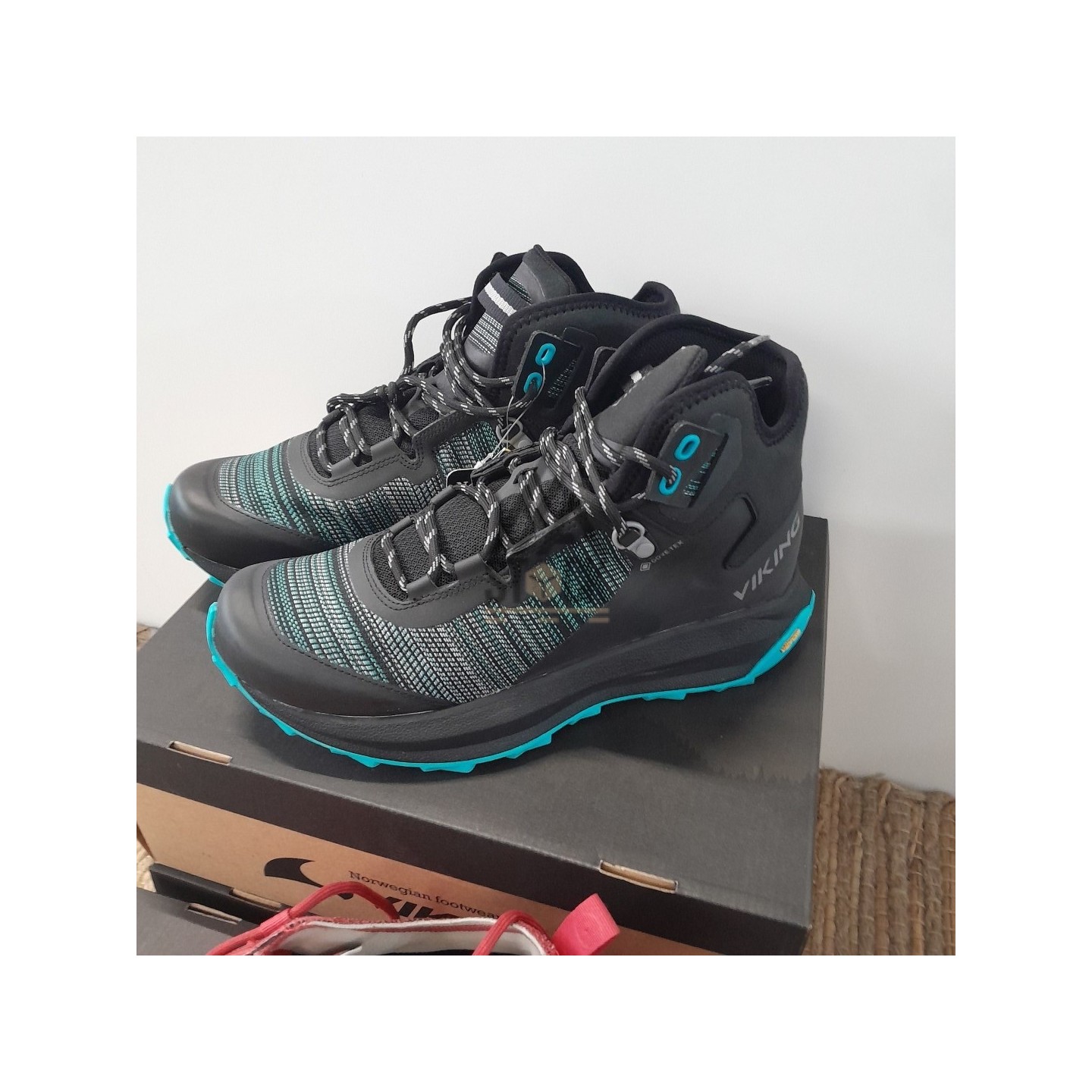 CHAUSSURE - VIKING - 9 paires