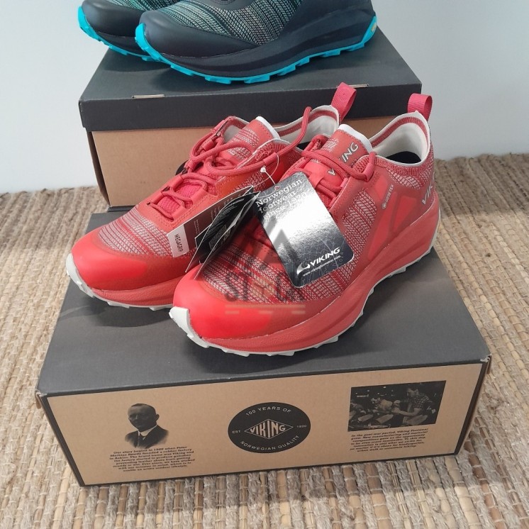 CHAUSSURE - VIKING - 9 paires