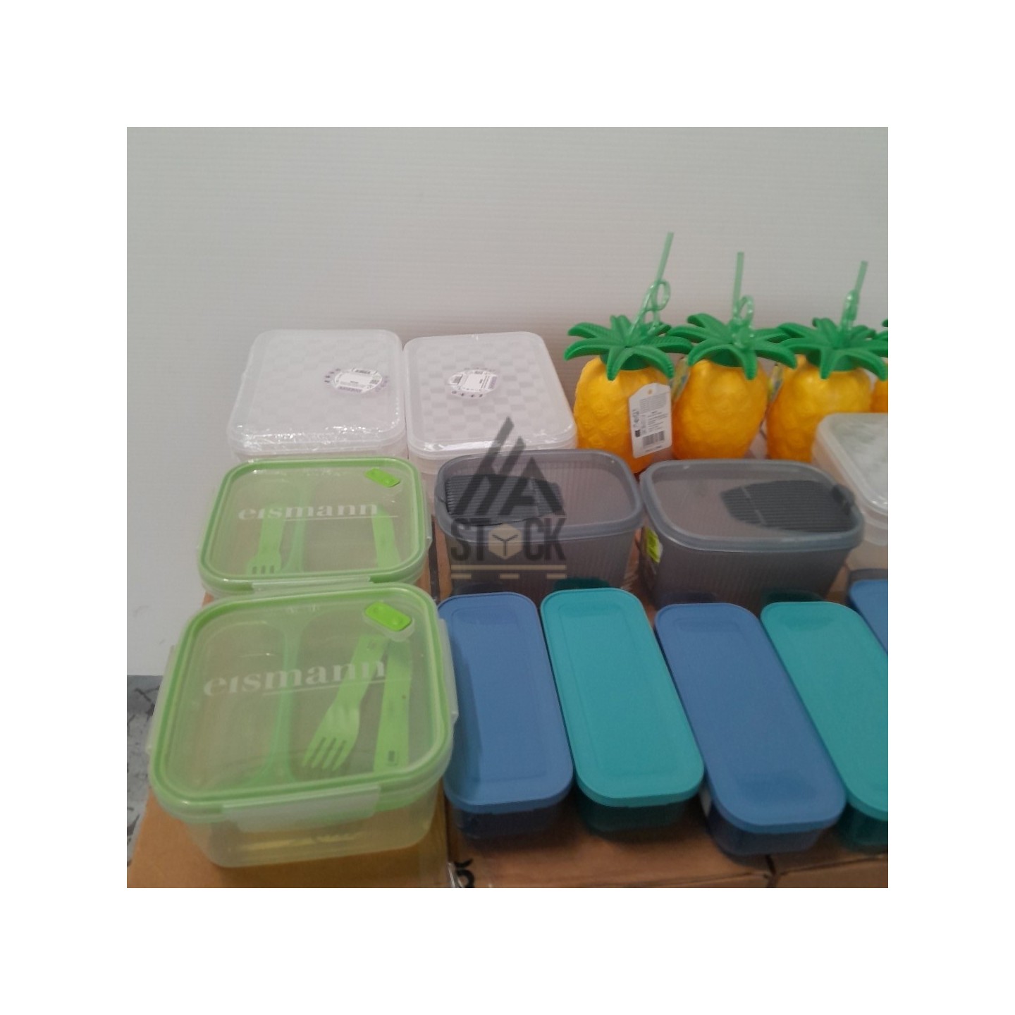 VAISSELLE PLASTIQUE - 200 pièces