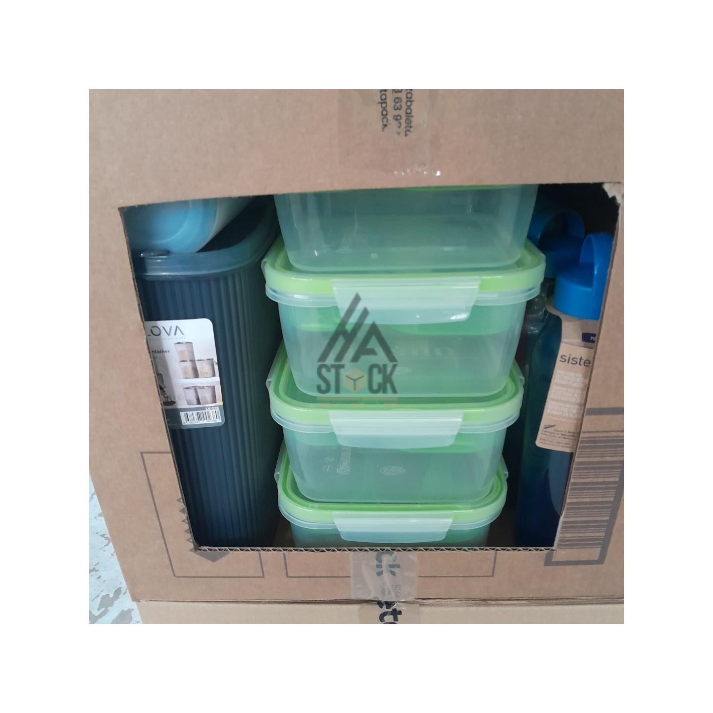 VAISSELLE PLASTIQUE - 200 pièces