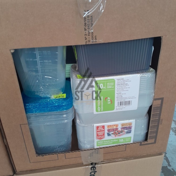 VAISSELLE PLASTIQUE - 200 pièces