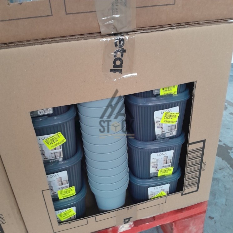 VAISSELLE PLASTIQUE - 200 pièces