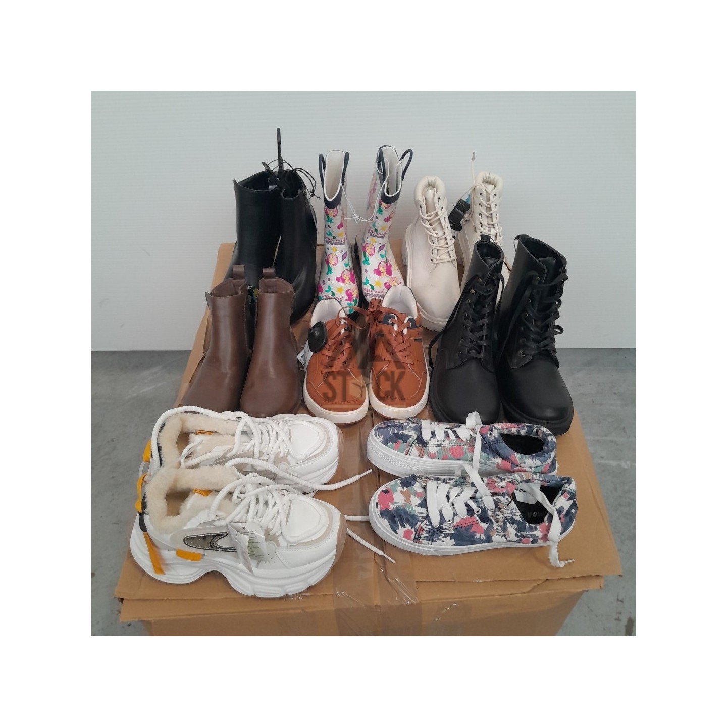 CHAUSSURES -  60 paires