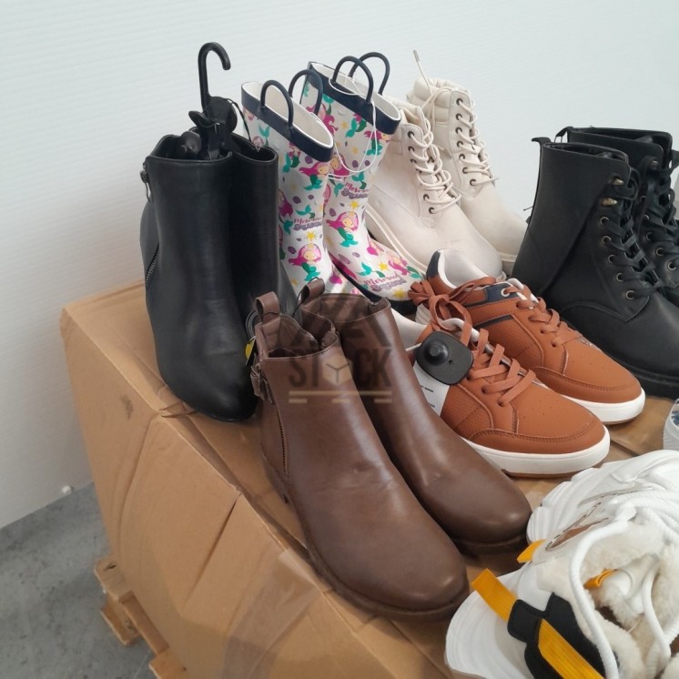 CHAUSSURES -  60 paires