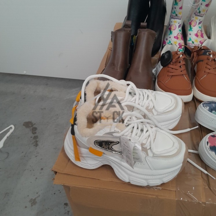 CHAUSSURES -  60 paires