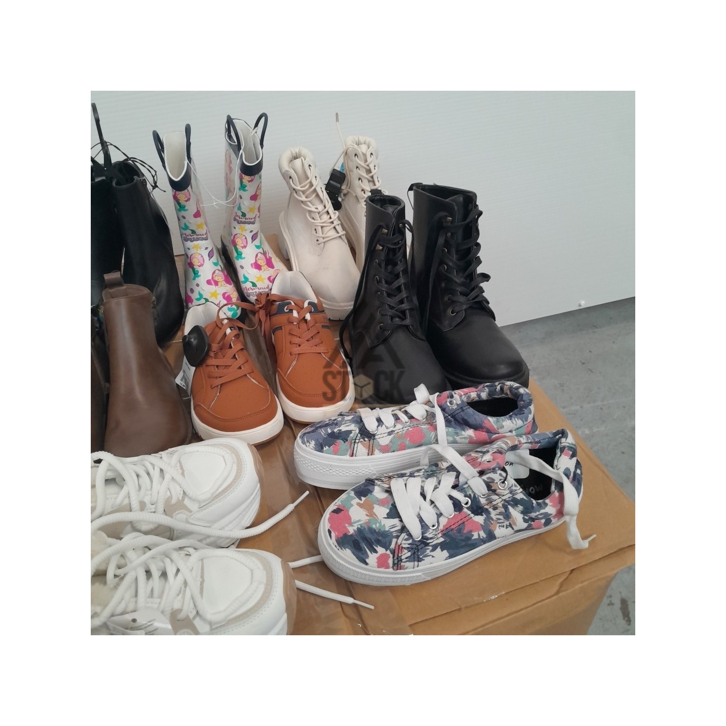 CHAUSSURES -  60 paires