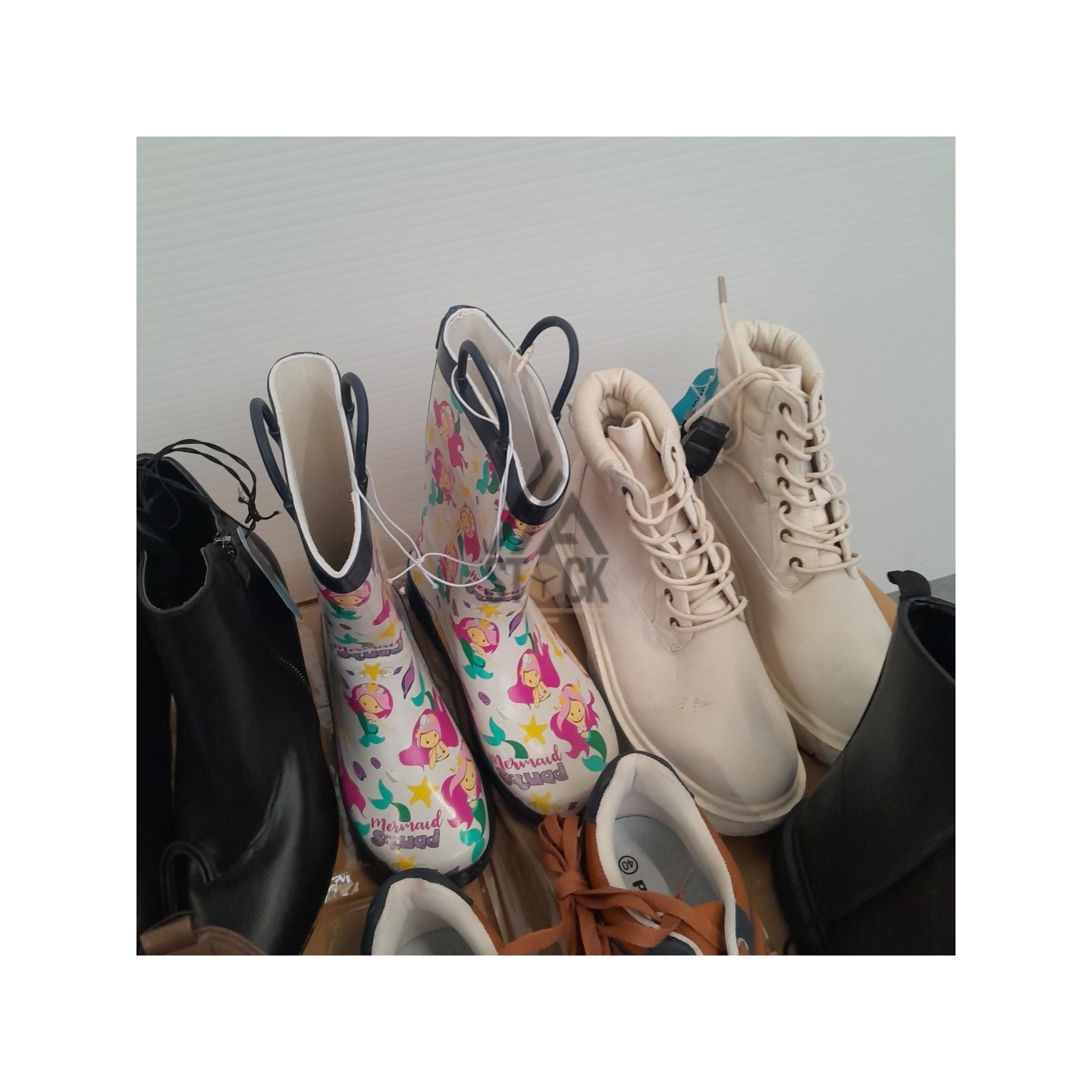 CHAUSSURES -  60 paires