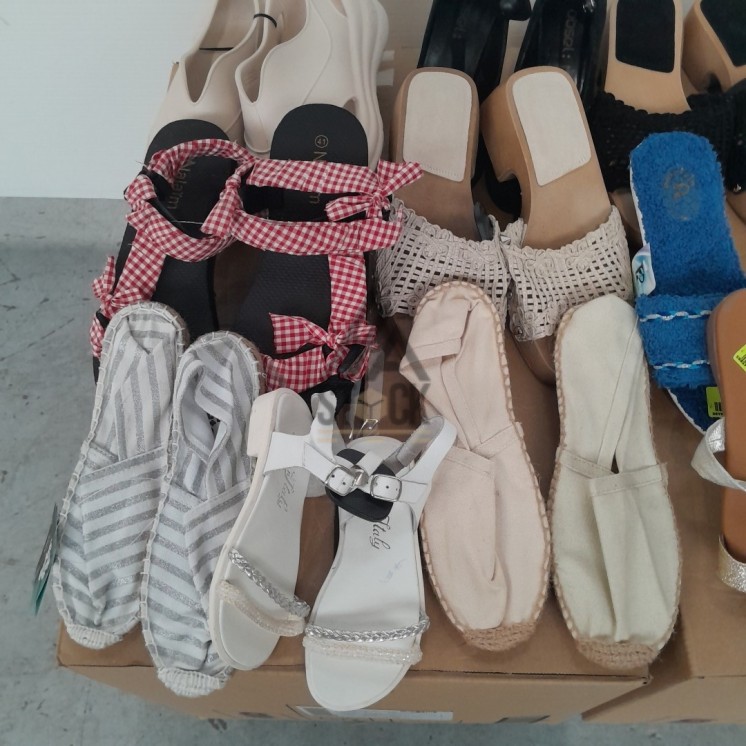 CHAUSSURES  ÉTÉ - 70 paires