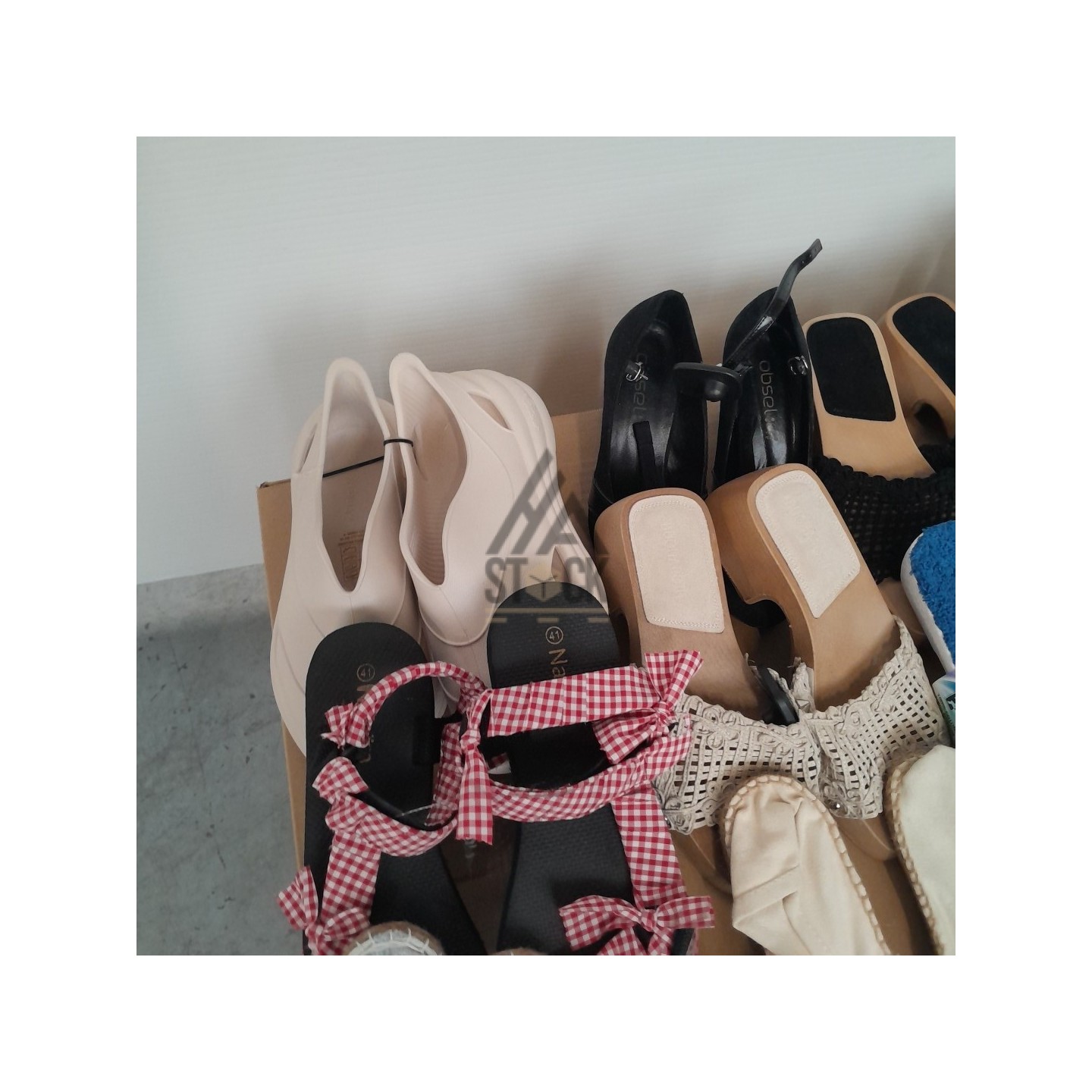 CHAUSSURES  ÉTÉ - 70 paires