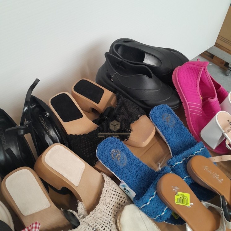 CHAUSSURES  ÉTÉ - 70 paires