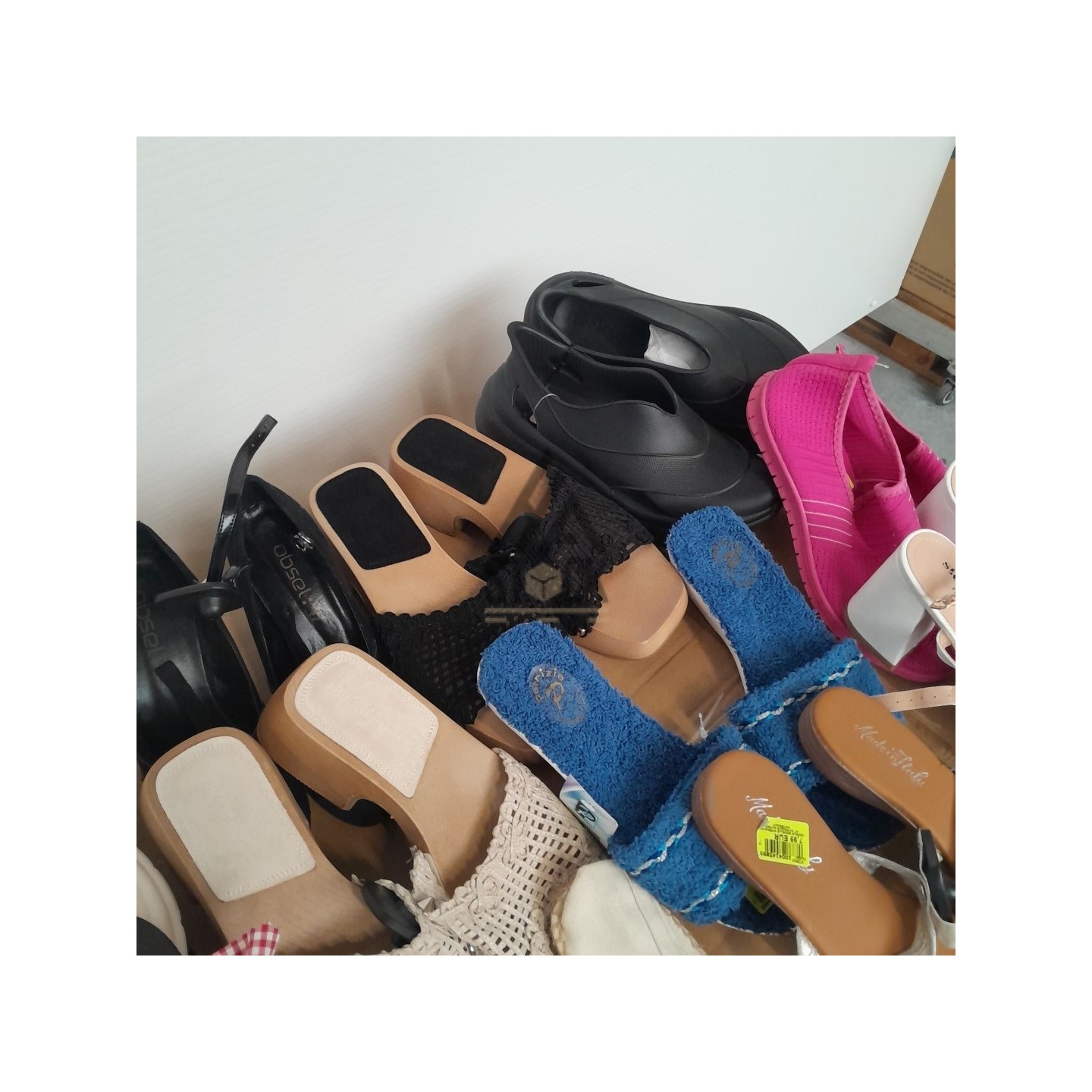 CHAUSSURES  ÉTÉ - 70 paires