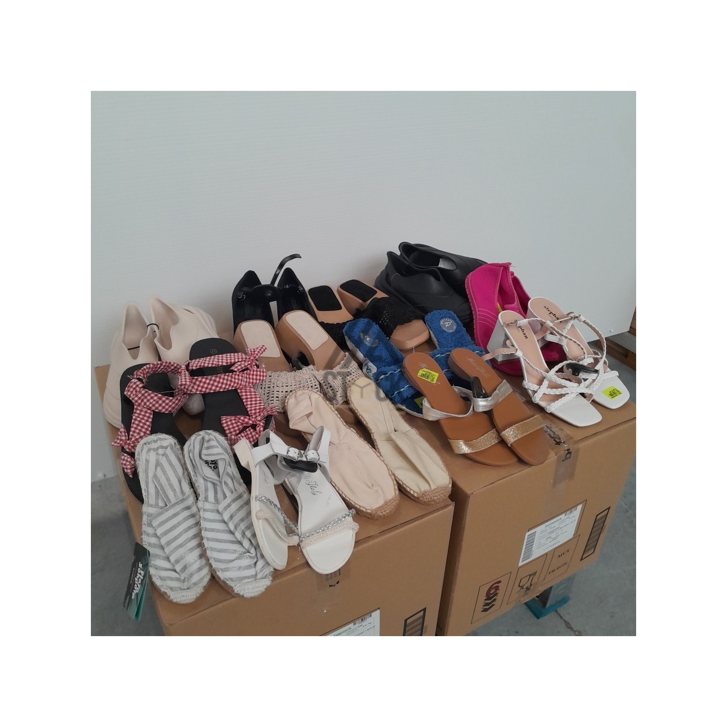 CHAUSSURES  ÉTÉ - 70 paires