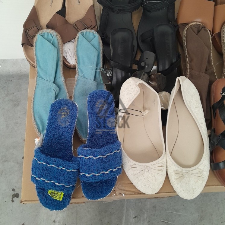 CHAUSSURES  ÉTÉ - 70 paires