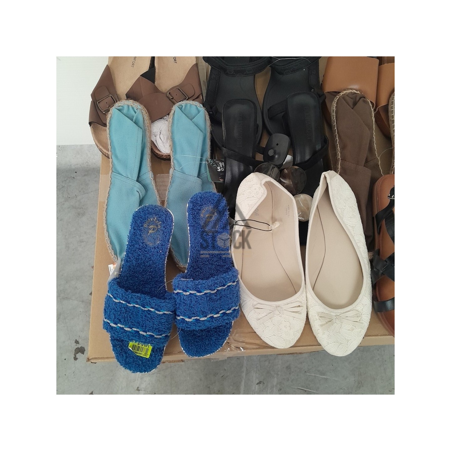 CHAUSSURES  ÉTÉ - 70 paires