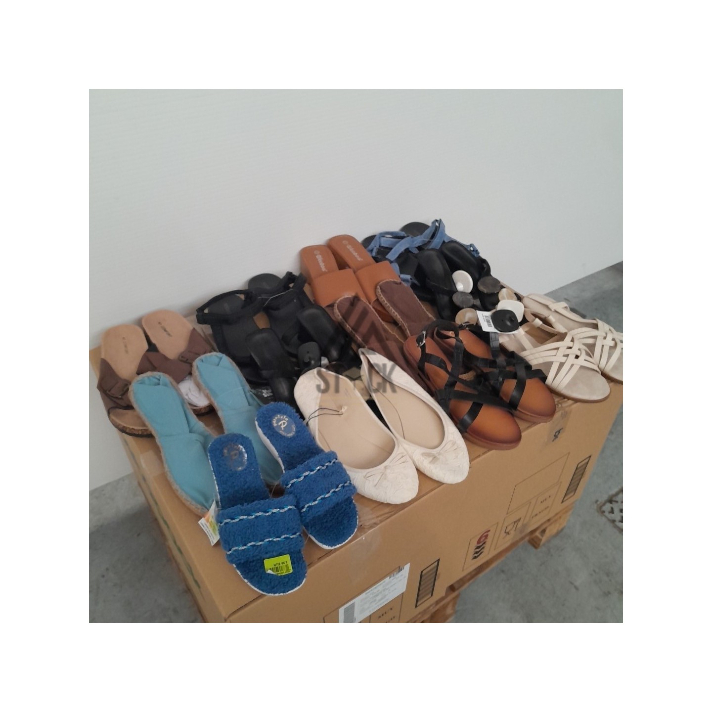 CHAUSSURES  ÉTÉ - 70 paires