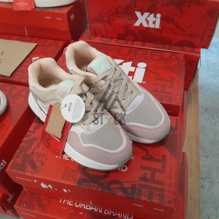 CHAUSSURE en boite - XTI  - 14 paires