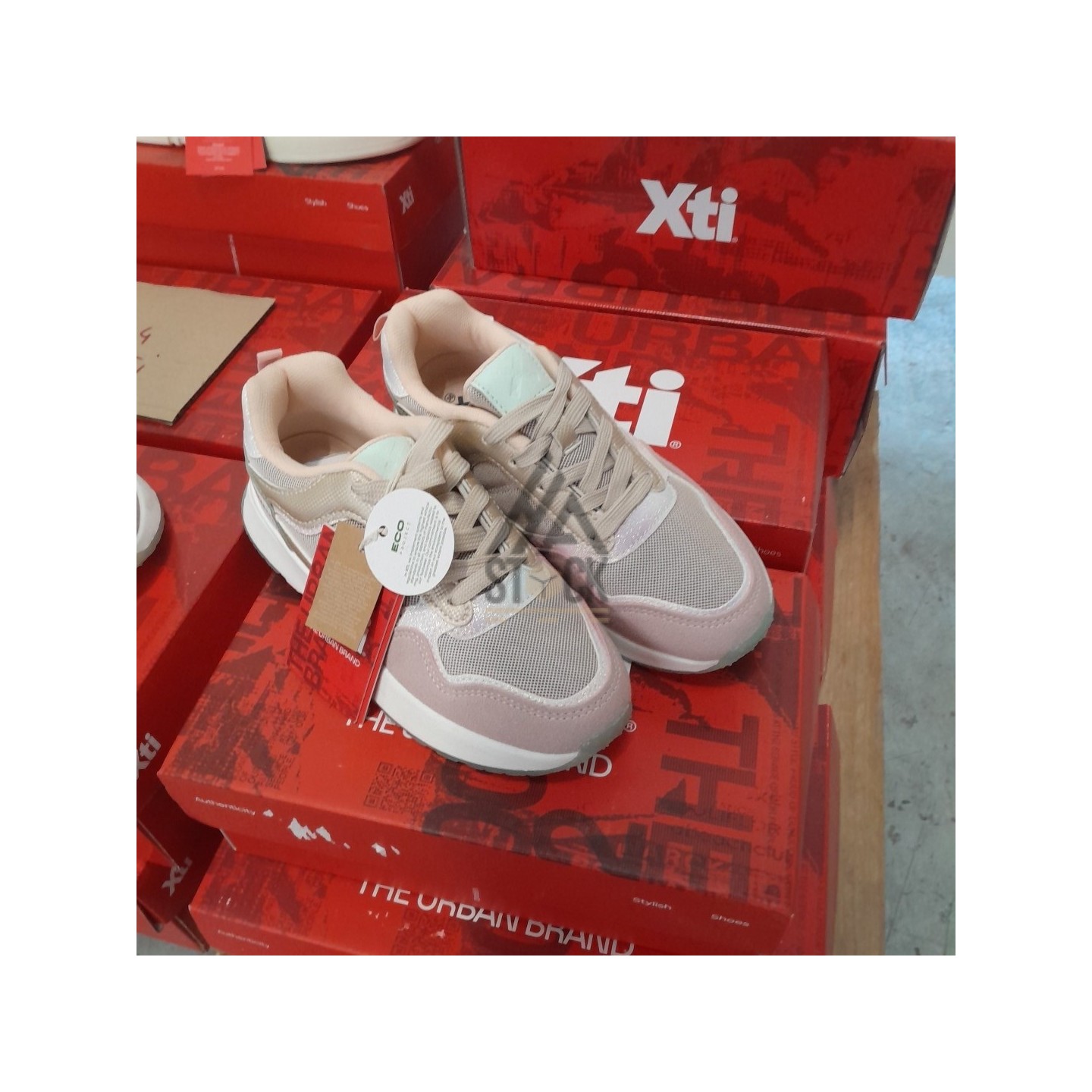 CHAUSSURE en boite - XTI  - 14 paires