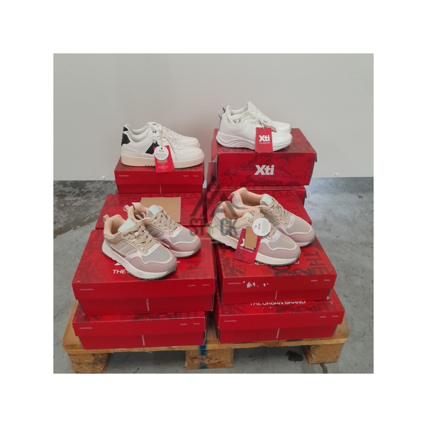 CHAUSSURE en boite - XTI  - 14 paires