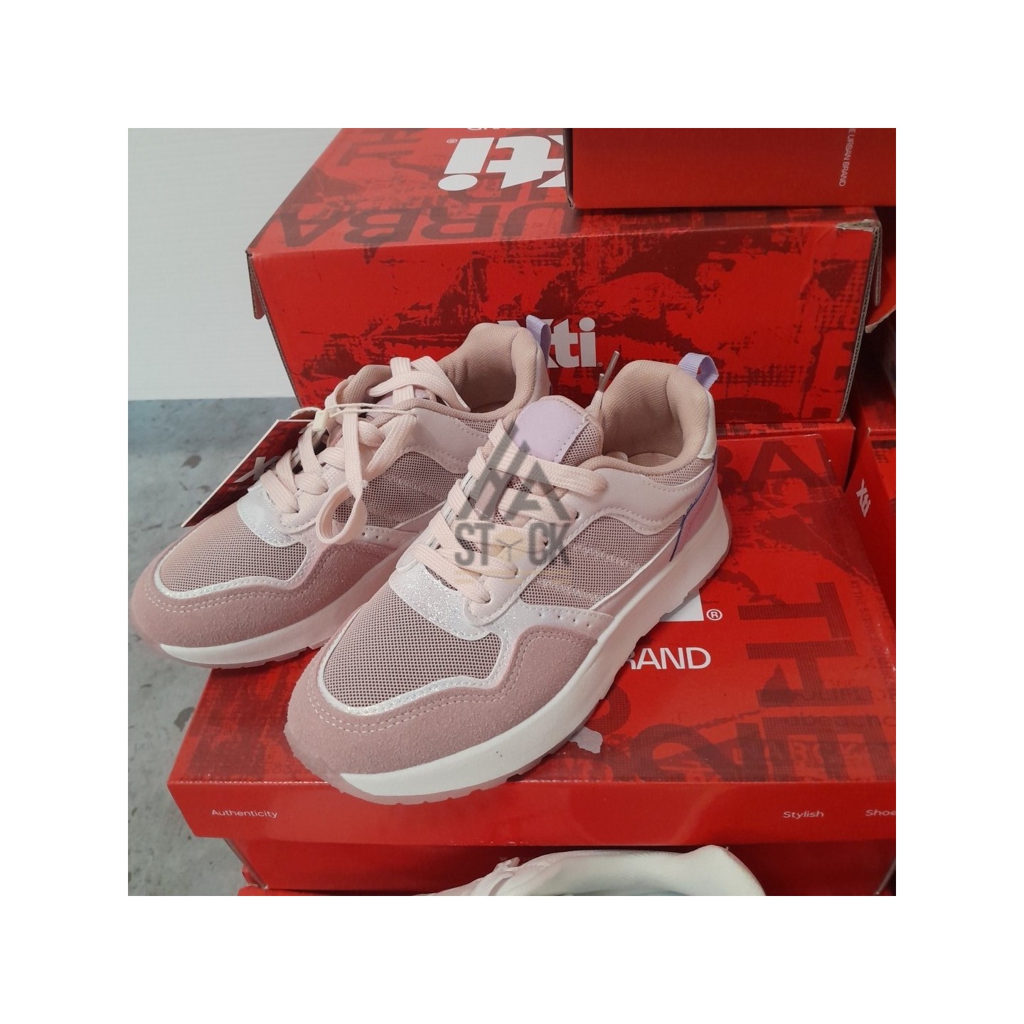 CHAUSSURE en boite - XTI  - 14 paires