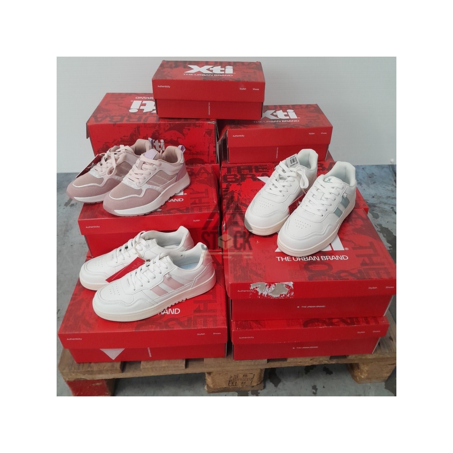 CHAUSSURE en boite - XTI  - 14 paires