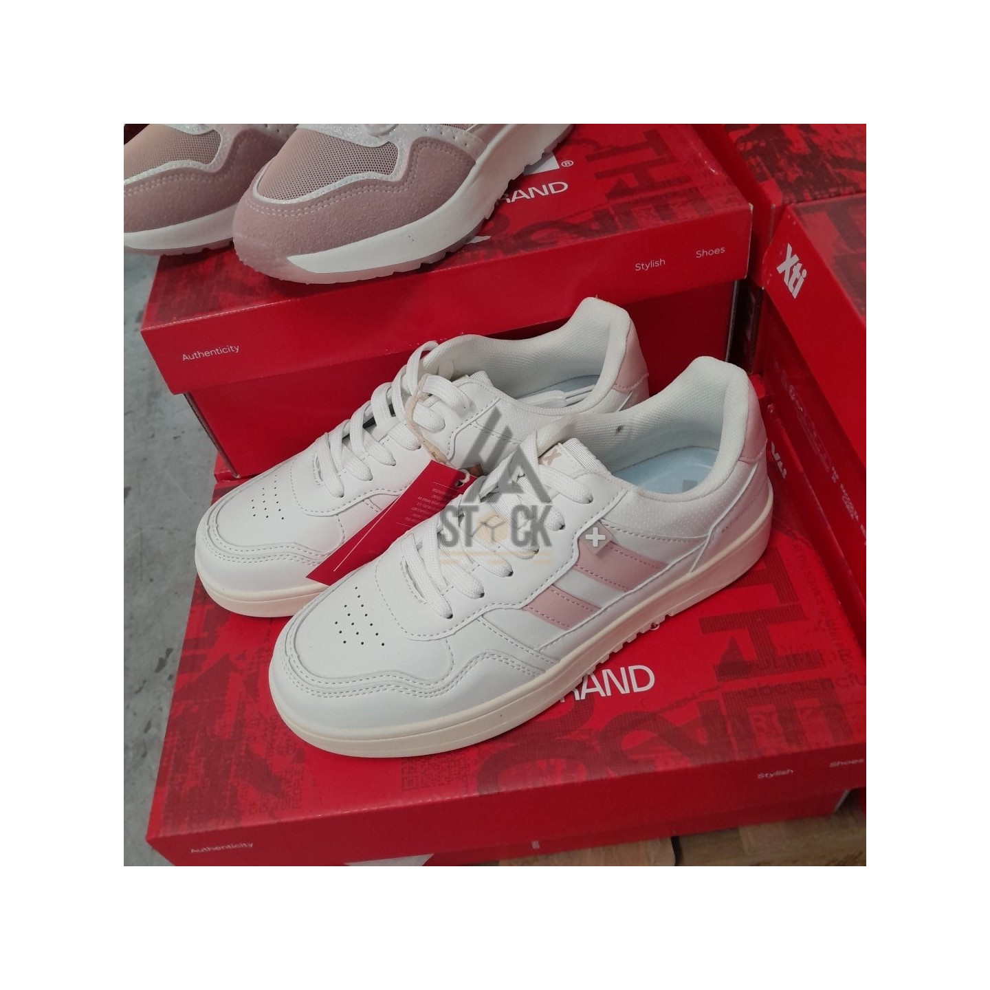 CHAUSSURE en boite - XTI  - 14 paires