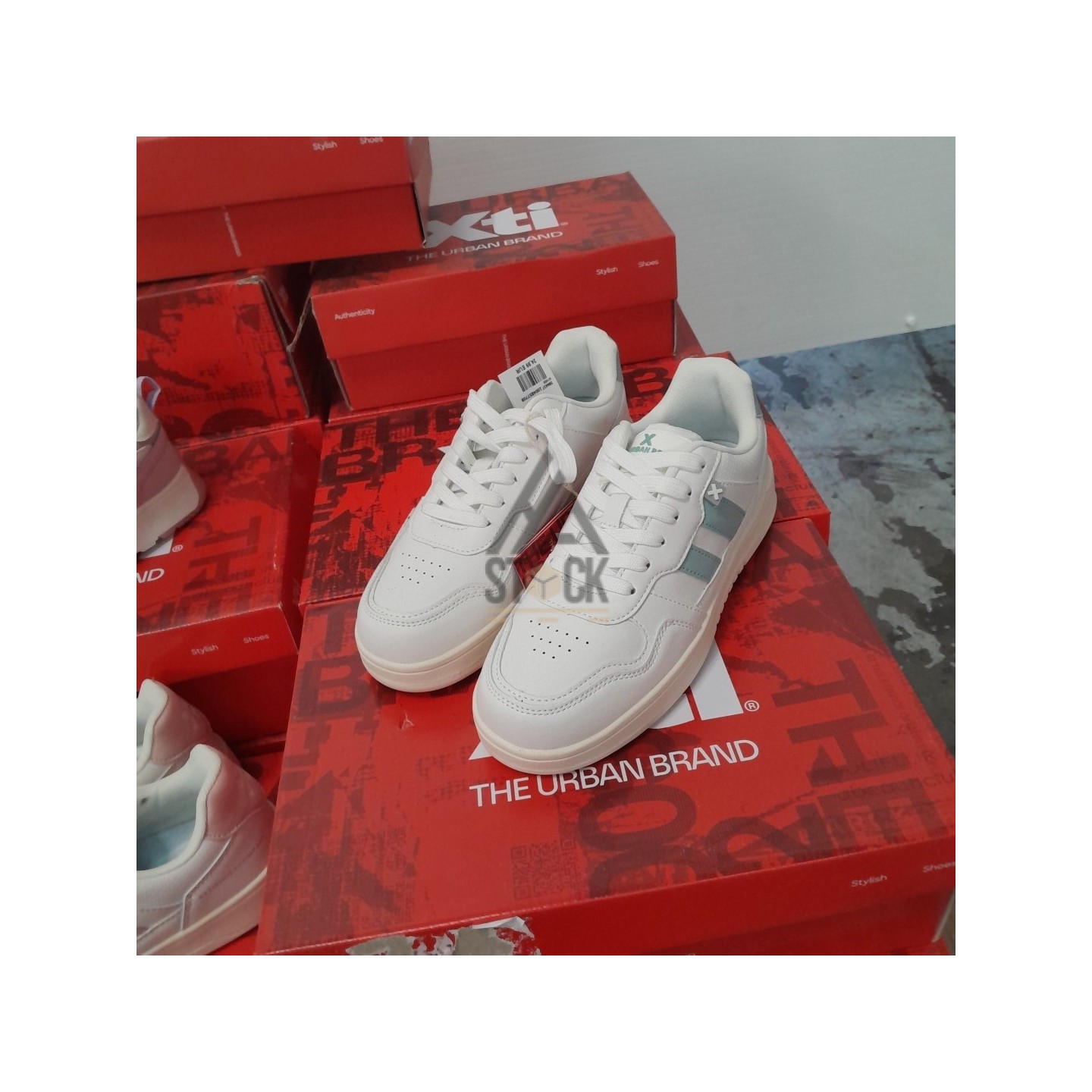 CHAUSSURE en boite - XTI  - 14 paires