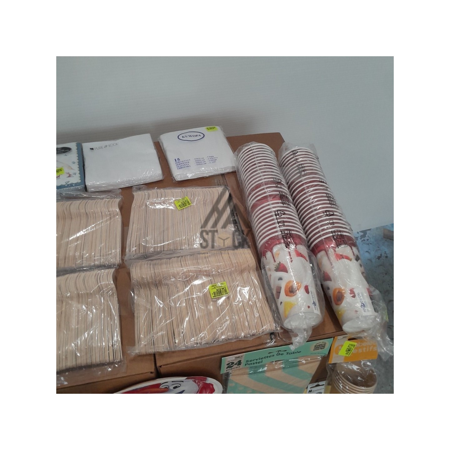 VAISSELLE JETABLE - 300 pièces