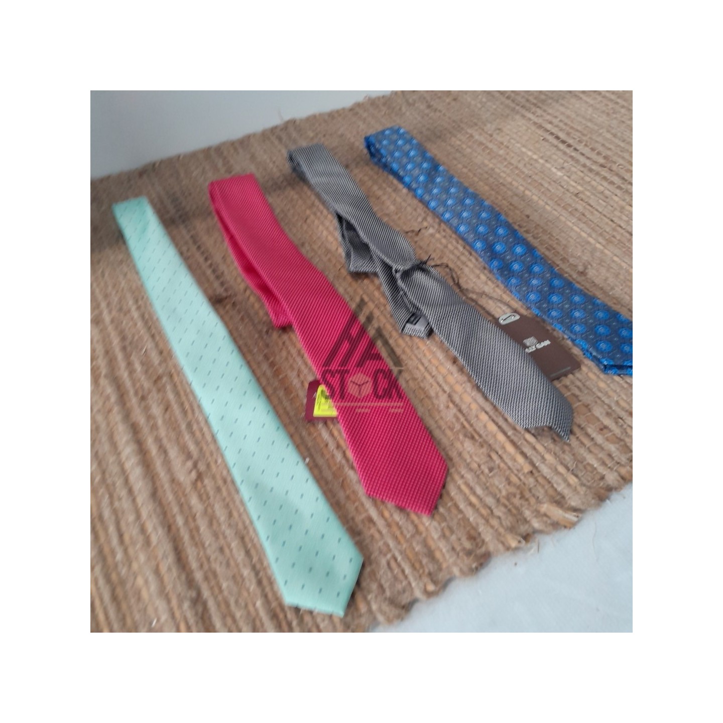 Cravate - 80 pièces