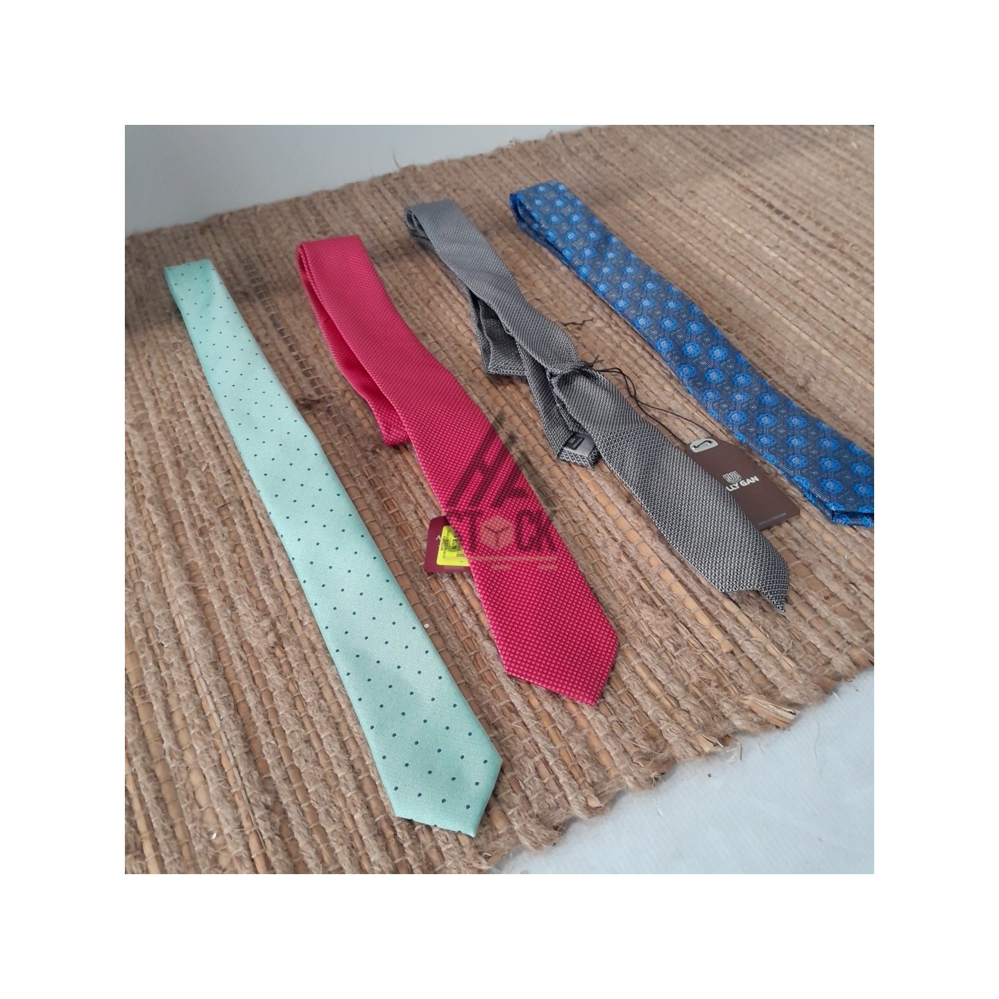 Cravate - 80 pièces