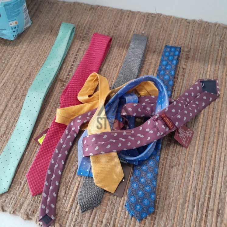 Cravate - 80 pièces