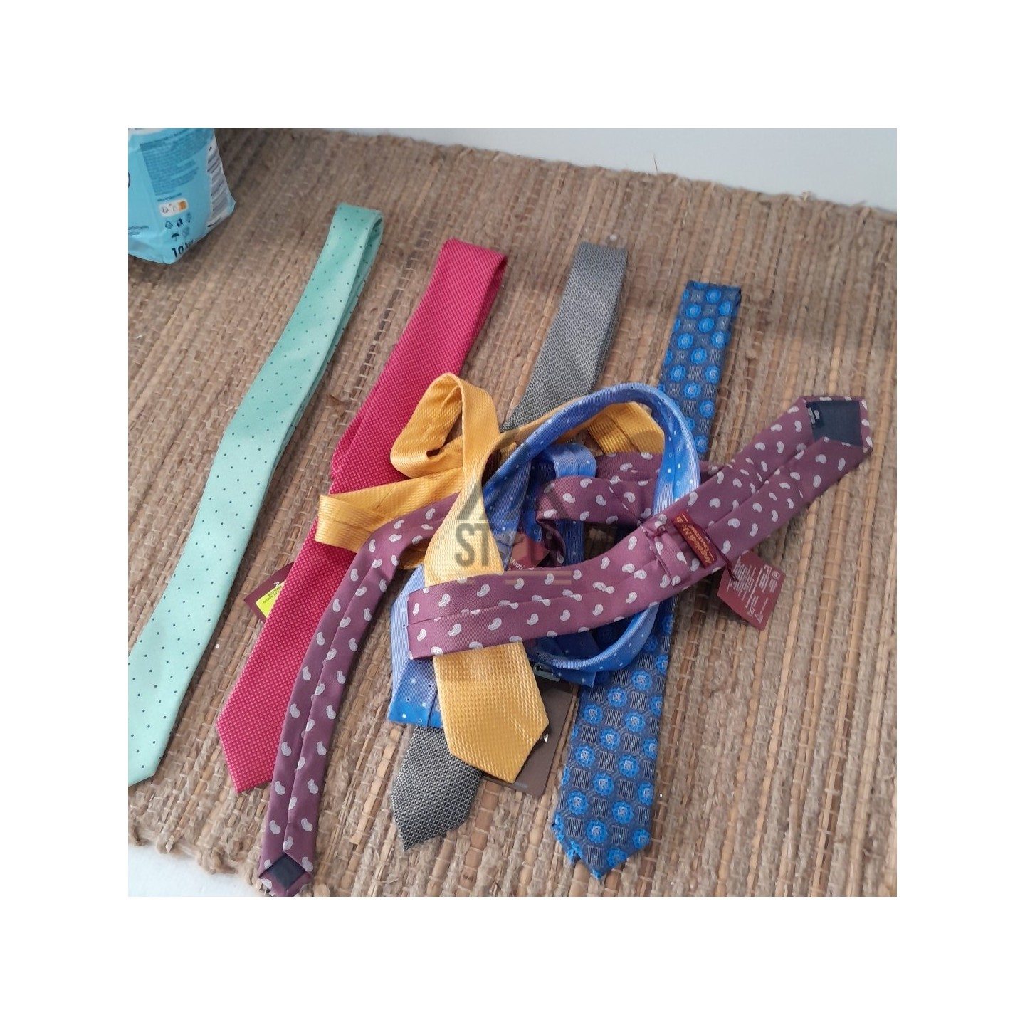 Cravate - 80 pièces
