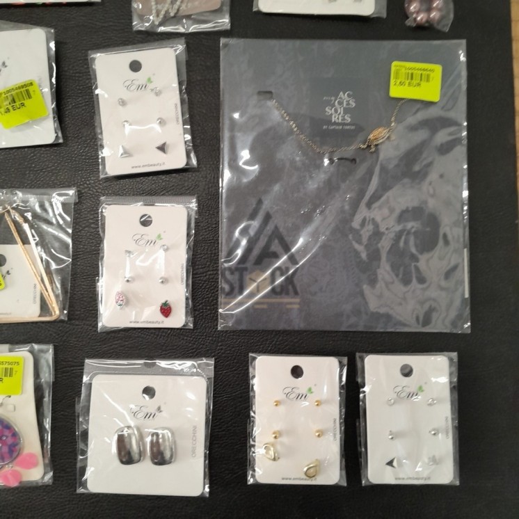 BIJOUX - 300 pièces