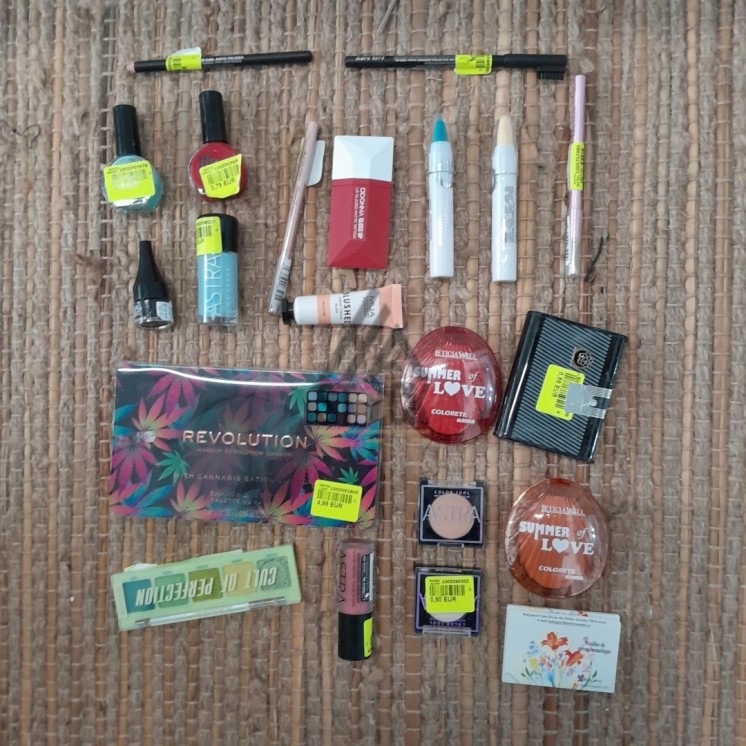 COSMÉTIQUE - 350 pièces