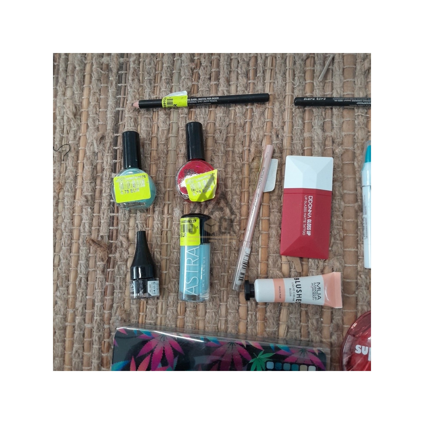 COSMÉTIQUE - 350 pièces