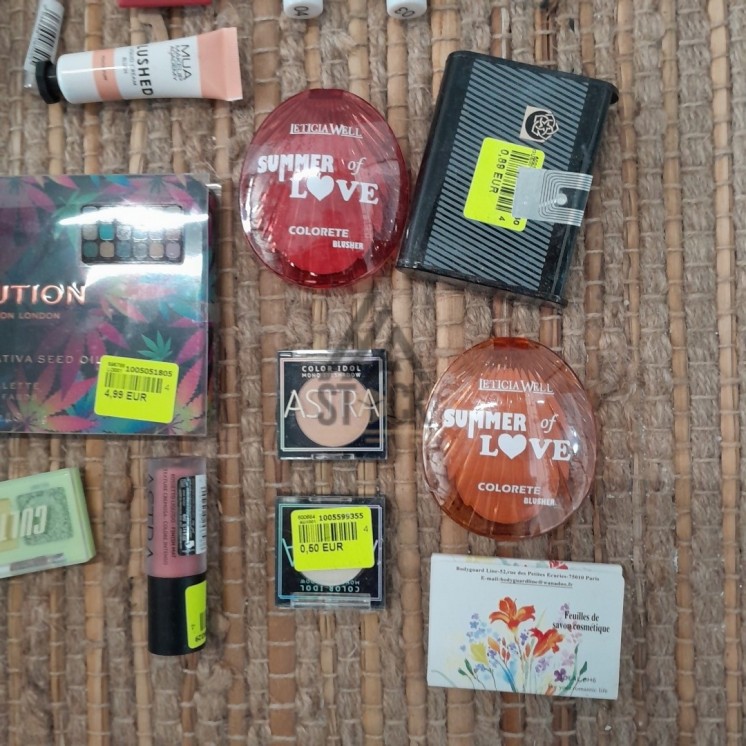 COSMÉTIQUE - 350 pièces