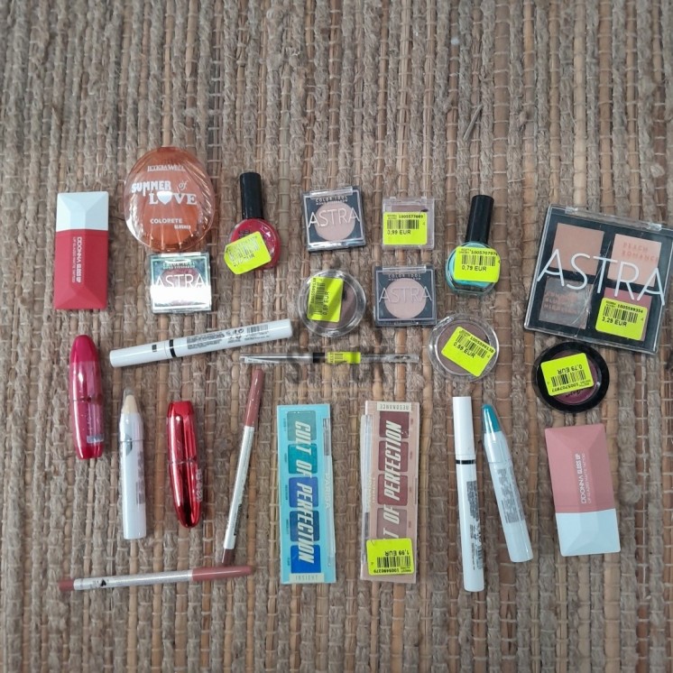 COSMÉTIQUE - 350 pièces