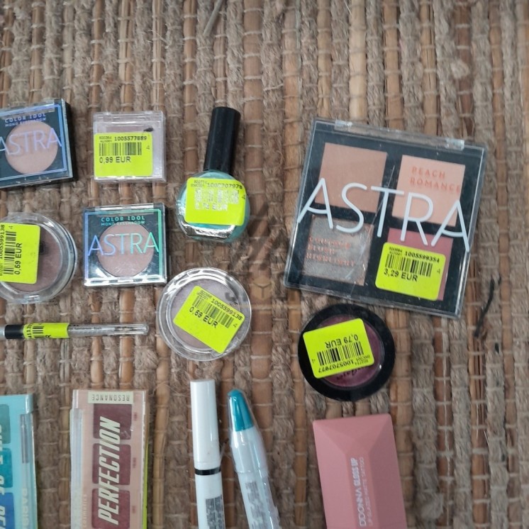 COSMÉTIQUE - 350 pièces