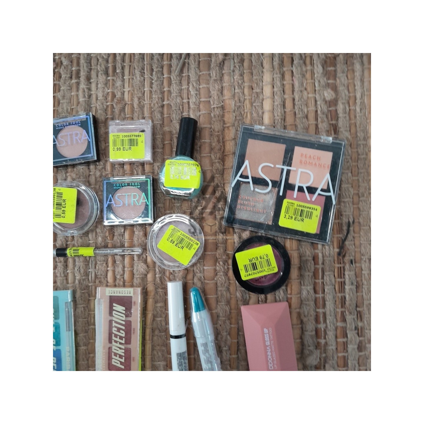 COSMÉTIQUE - 350 pièces