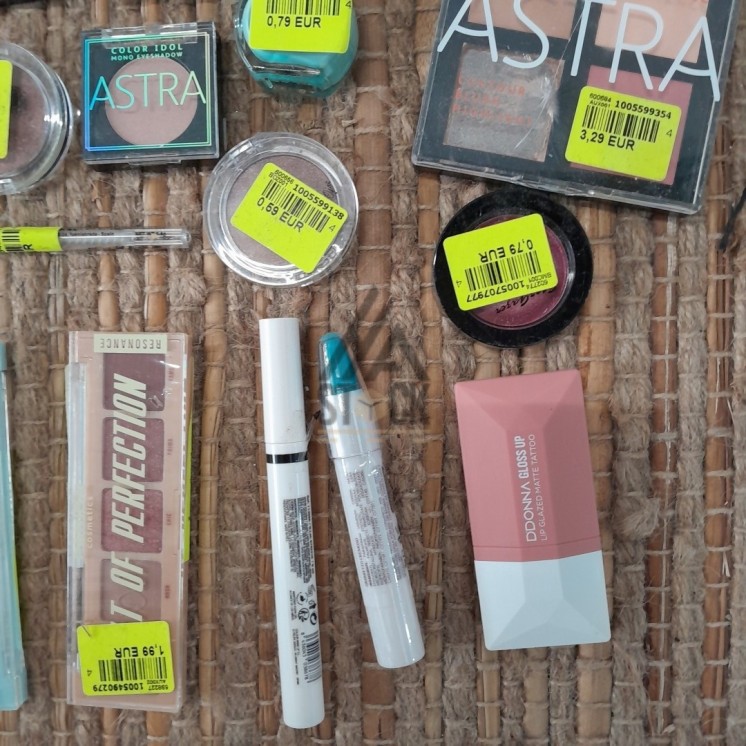 COSMÉTIQUE - 350 pièces