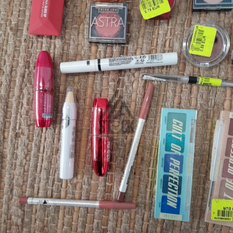 COSMÉTIQUE - 350 pièces