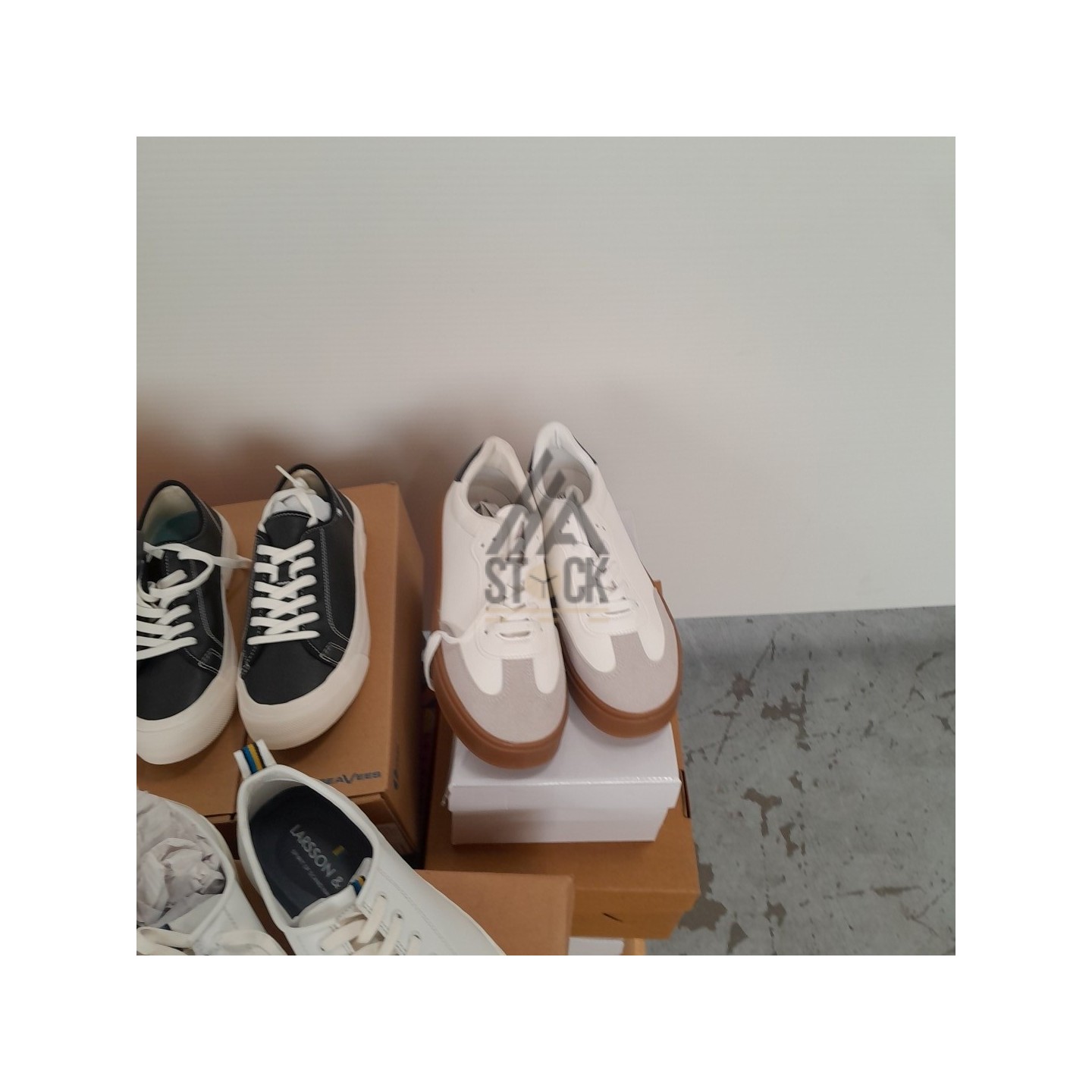 CHAUSSURE en boite  - 20 paires